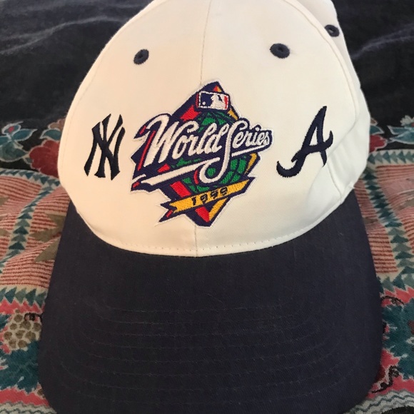 SOLD SOLD ———YANKEES BRAVES WORLD SERIES HAT UNUSED - Picture 2 of 5